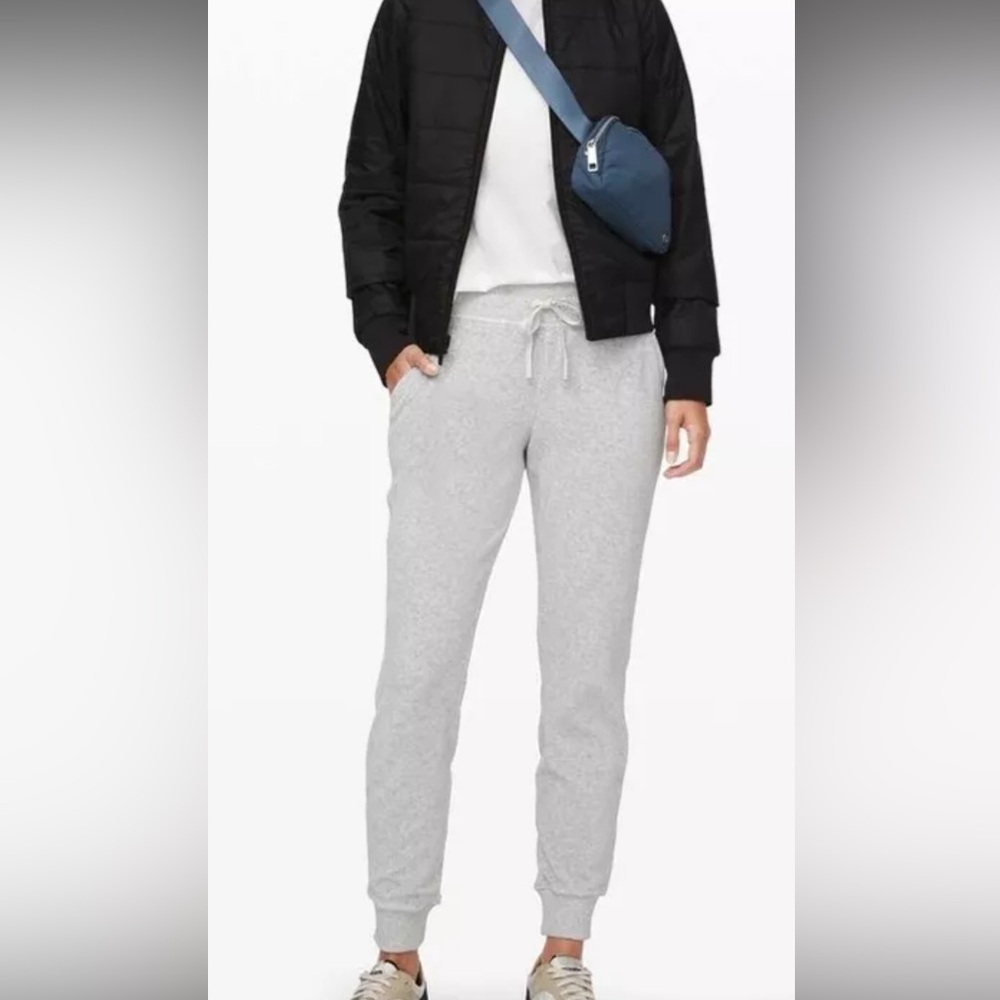 Lululemon Size 2 Gray Jogger Sweatpants